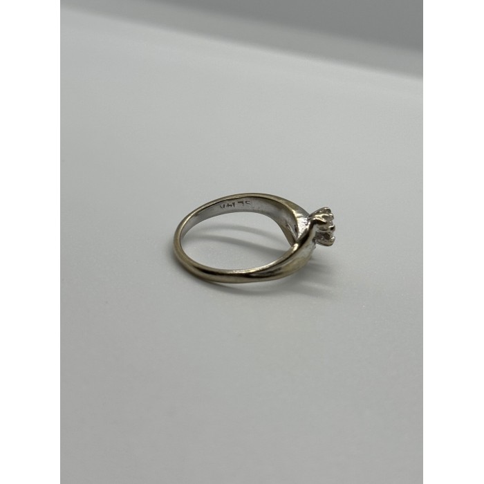 14K WHITE GOLD DIAMONDS RING SIZE 5.5