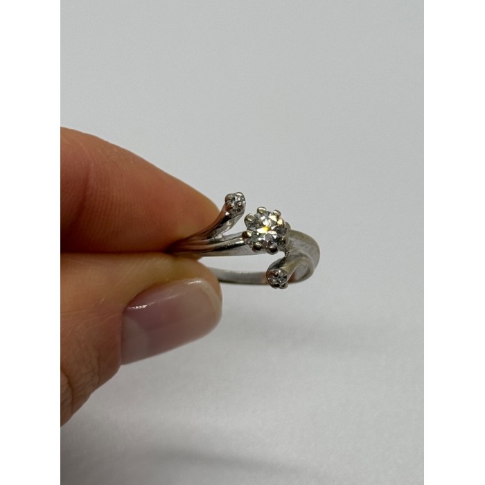 14K WHITE GOLD DIAMONDS RING SIZE 5.5