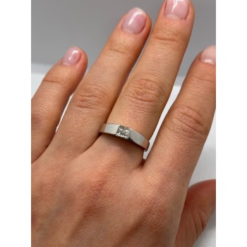 14K WHITE GOLD  DIAMONDS RING SIZE 7