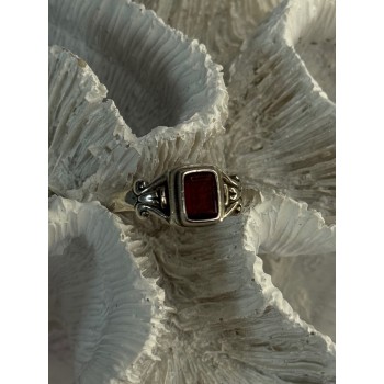 Vintage 925 Sterling Silver Garnet Ring Size 7