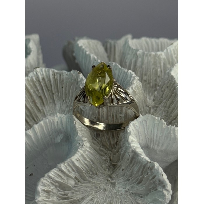 925 Sterling Silver Peridot Ring Size 9.5