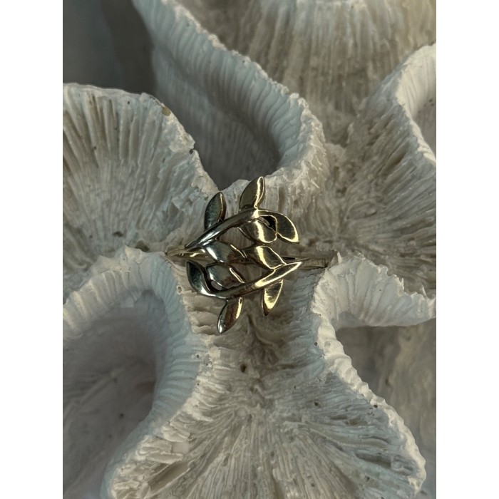 925 Sterling Silver Leaves Ring Size 9