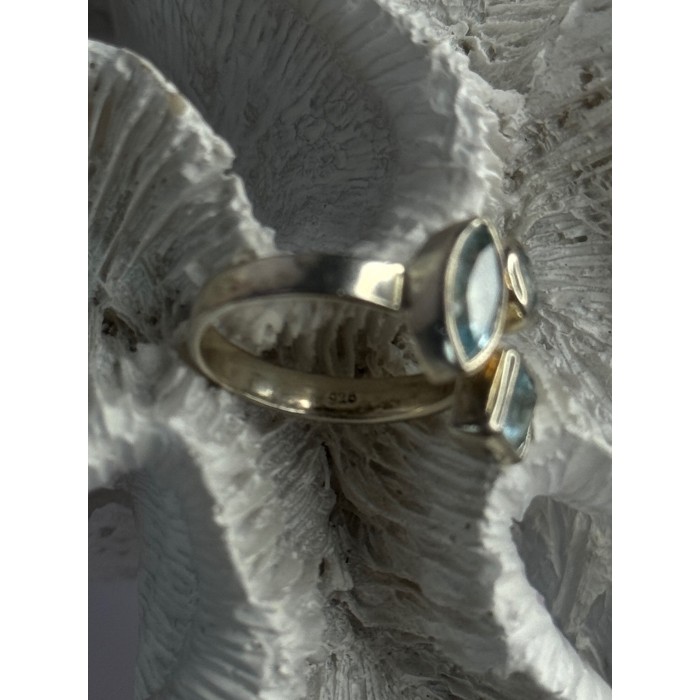 925 Sterling Silver Blue Topaz Ring Size 7