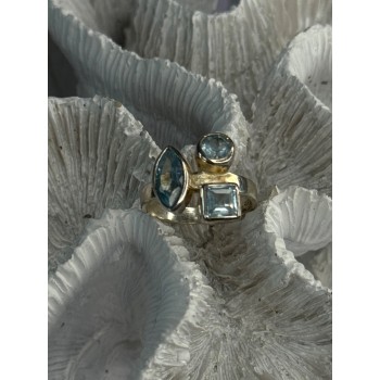 925 Sterling Silver Blue Topaz Ring Size 7