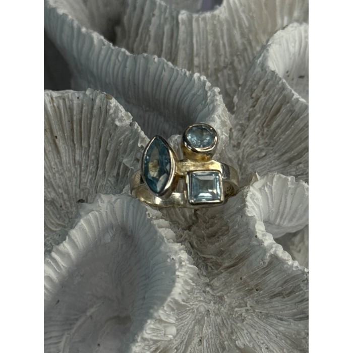 925 Sterling Silver Blue Topaz Ring Size 7