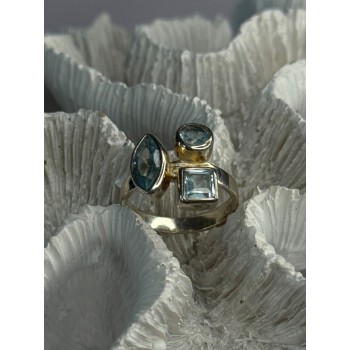 925 Sterling Silver Blue Topaz Ring Size 7