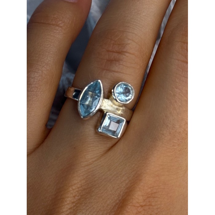 925 Sterling Silver Blue Topaz Ring Size 7