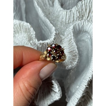 14K YELLOW GOLD RING GARNET FLOWER SIZE 5