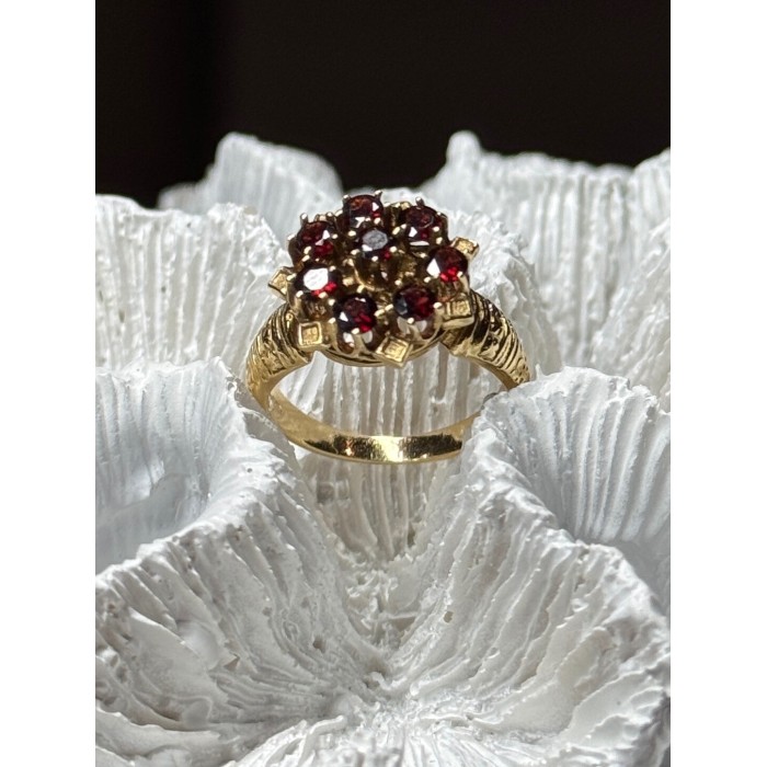 14K YELLOW GOLD RING GARNET FLOWER SIZE 5