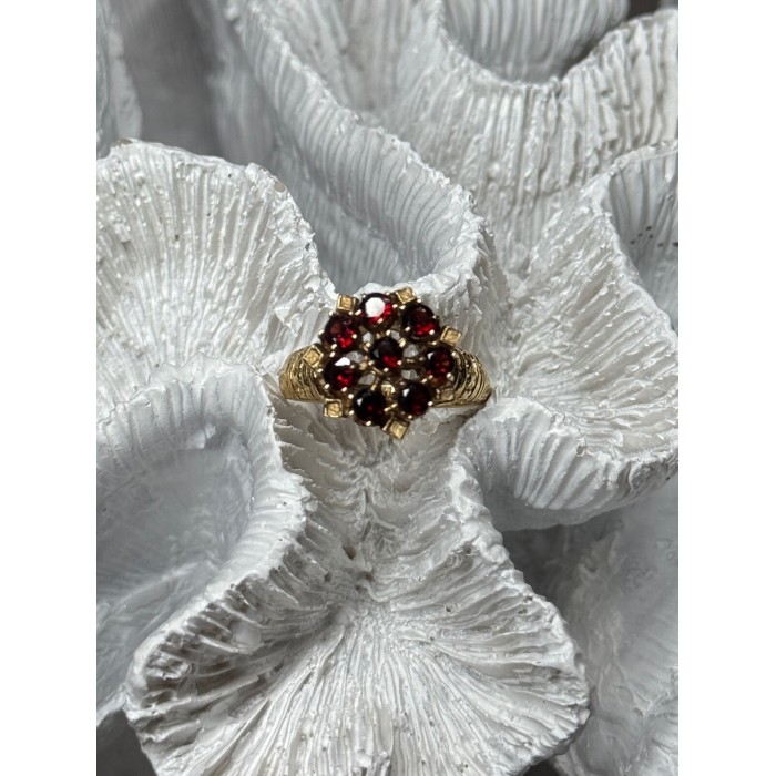 14K YELLOW GOLD RING GARNET FLOWER SIZE 5