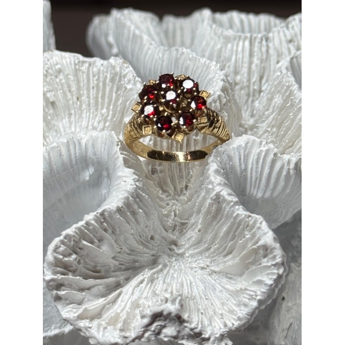 14K YELLOW GOLD RING GARNET FLOWER SIZE 5