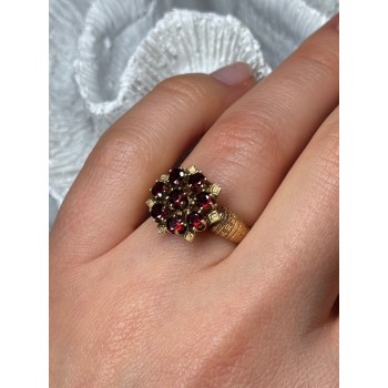 14K YELLOW GOLD RING GARNET FLOWER SIZE 5