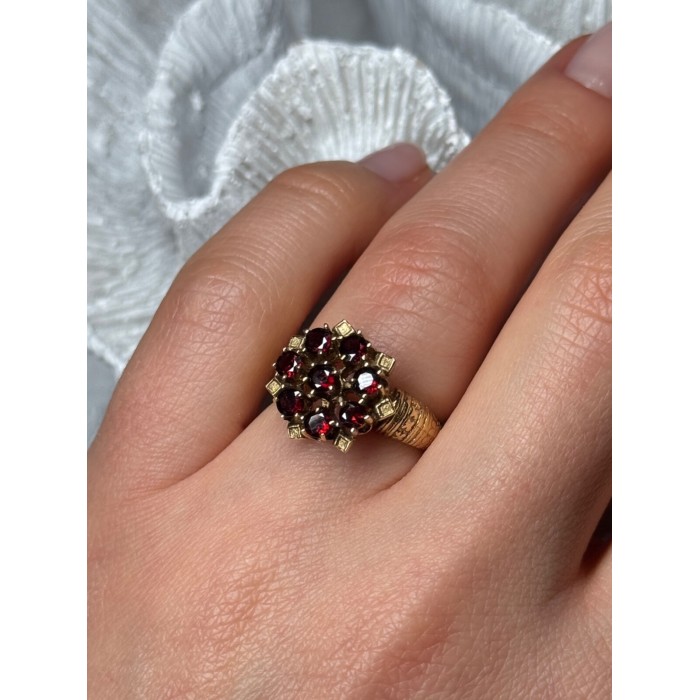 14K YELLOW GOLD RING GARNET FLOWER SIZE 5