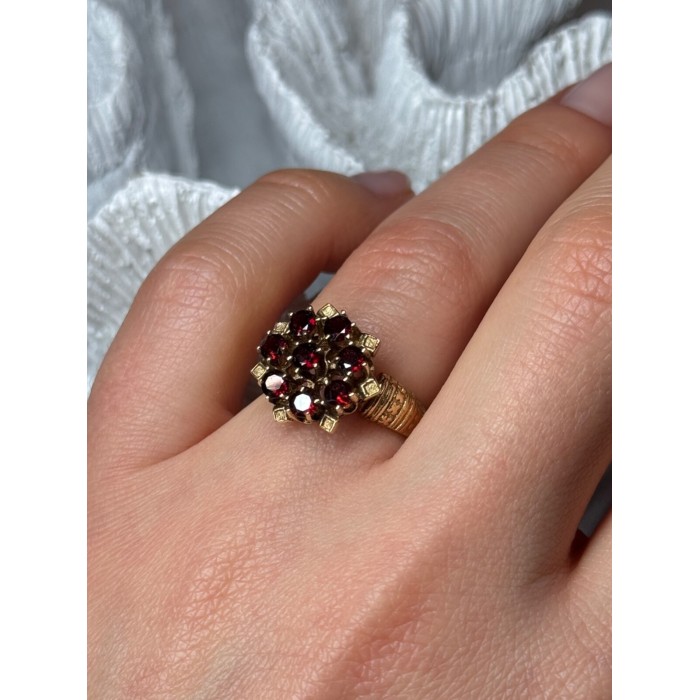 14K YELLOW GOLD RING GARNET FLOWER SIZE 5