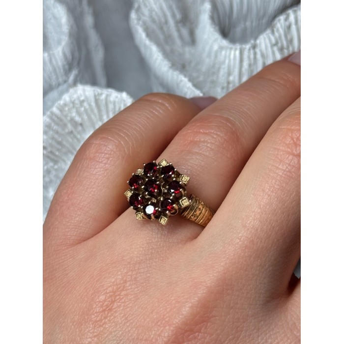 14K YELLOW GOLD RING GARNET FLOWER SIZE 5