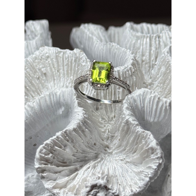 10K WHITE GOLD RING PERIDOT & DIAMONDS SIZE 6.5