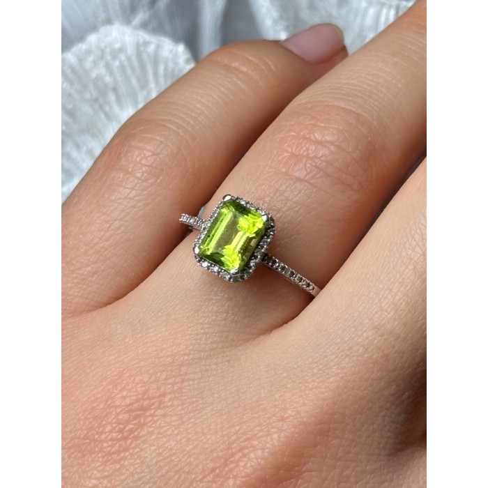 10K WHITE GOLD RING PERIDOT & DIAMONDS SIZE 6.5