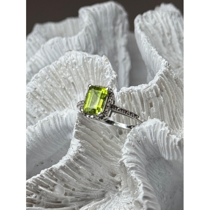 10K WHITE GOLD RING PERIDOT & DIAMONDS SIZE 6.5