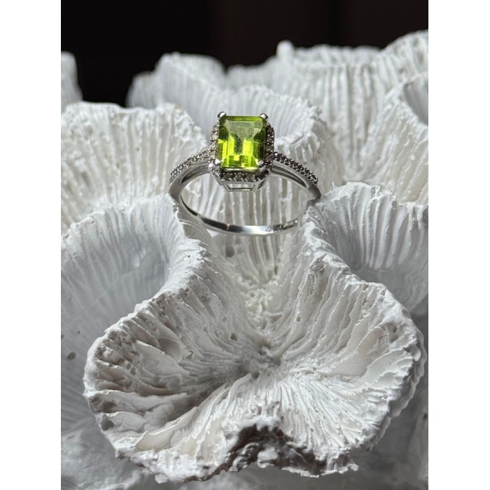 10K WHITE GOLD RING PERIDOT & DIAMONDS SIZE 6.5