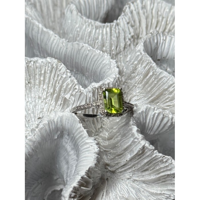 10K WHITE GOLD RING PERIDOT & DIAMONDS SIZE 6.5