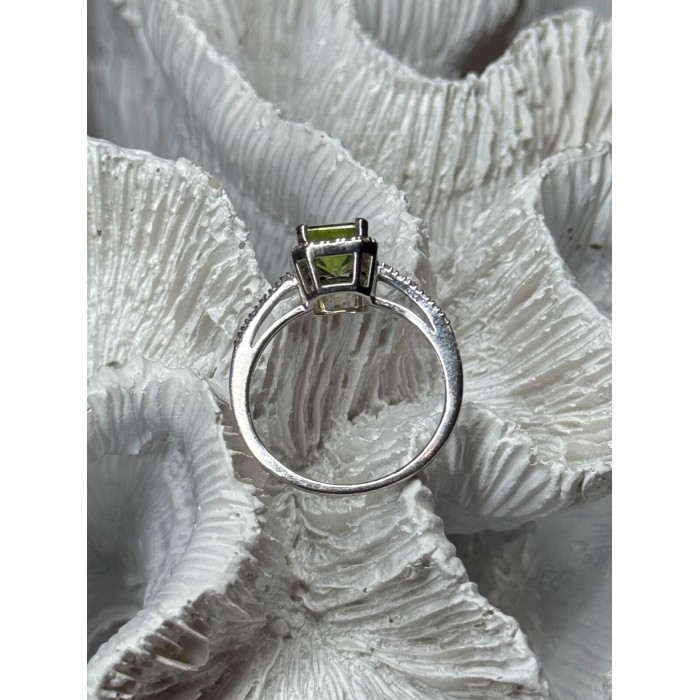 10K WHITE GOLD RING PERIDOT & DIAMONDS SIZE 6.5