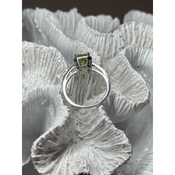 10K WHITE GOLD RING PERIDOT & DIAMONDS SIZE 6.5