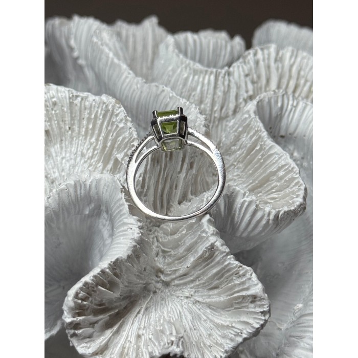 10K WHITE GOLD RING PERIDOT & DIAMONDS SIZE 6.5