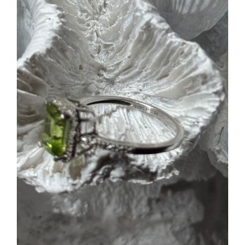 10K WHITE GOLD RING PERIDOT & DIAMONDS SIZE 6.5