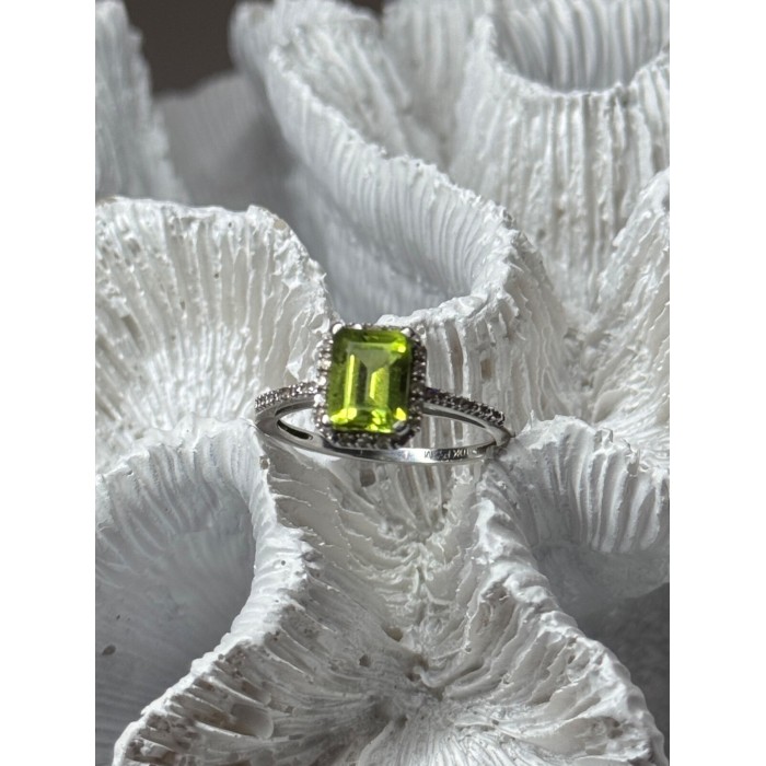 10K WHITE GOLD RING PERIDOT & DIAMONDS SIZE 6.5