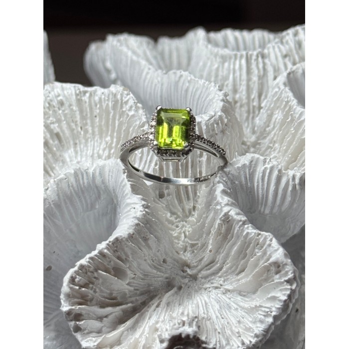 10K WHITE GOLD RING PERIDOT & DIAMONDS SIZE 6.5