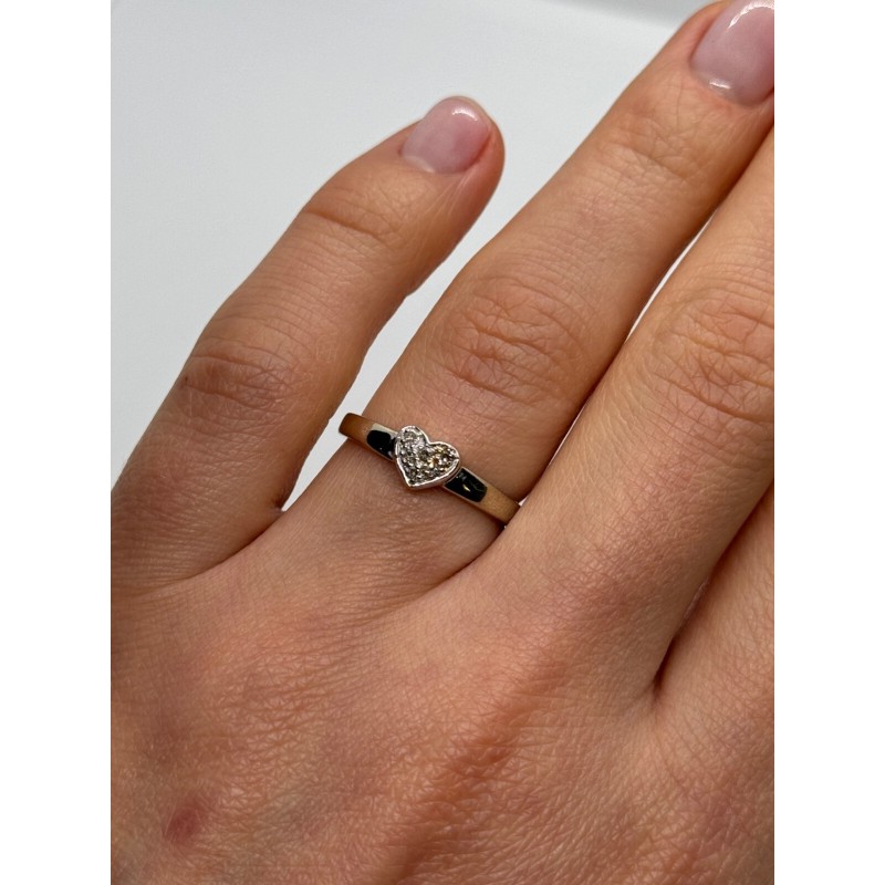 10K WHITE GOLD DIAMOND HEART  RING SIZE 6