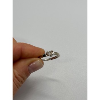 10K WHITE GOLD DIAMOND HEART  RING SIZE 6