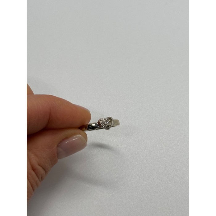10K WHITE GOLD DIAMOND HEART  RING SIZE 6