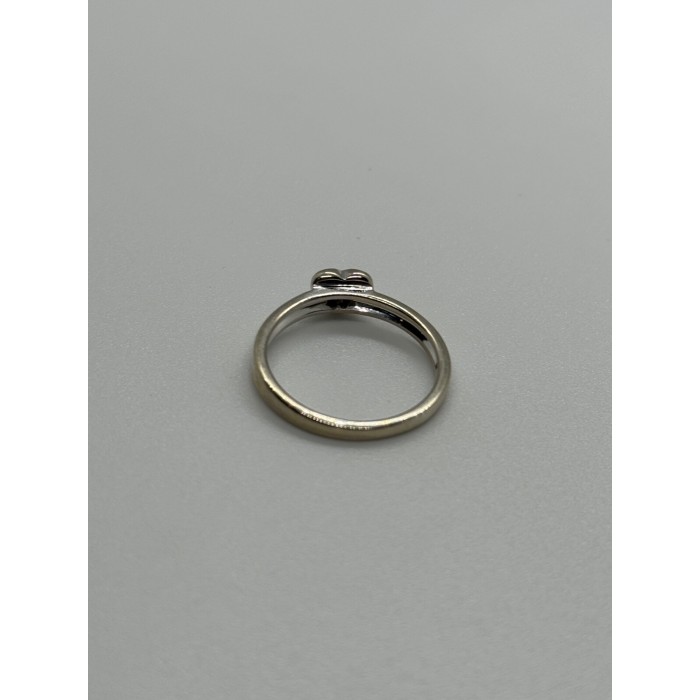 10K WHITE GOLD DIAMOND HEART  RING SIZE 6