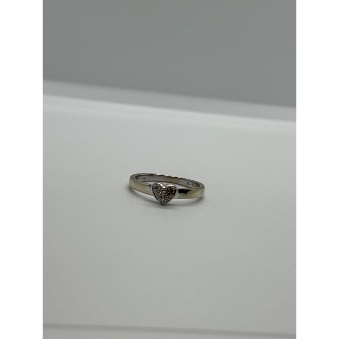 10K WHITE GOLD DIAMOND HEART  RING SIZE 6