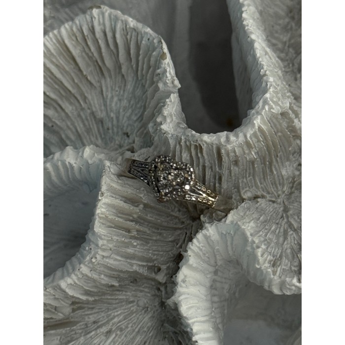 925 Sterling Silver Heart Diamonds Ring Size 7