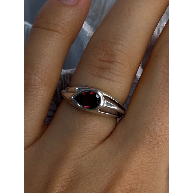 Kabana 925 Sterling Silver Garnet Ring Size 7