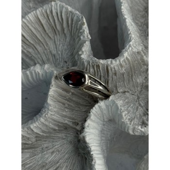 Kabana 925 Sterling Silver Garnet Ring Size 7
