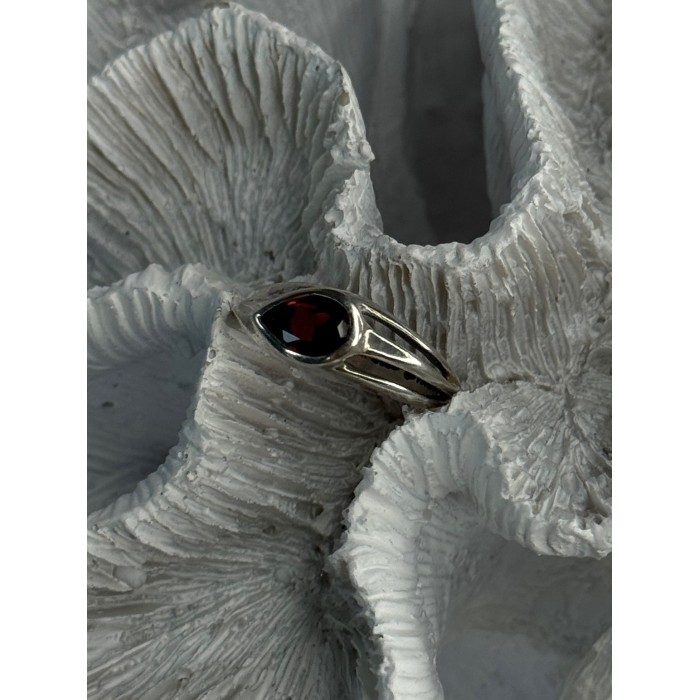 Kabana 925 Sterling Silver Garnet Ring Size 7