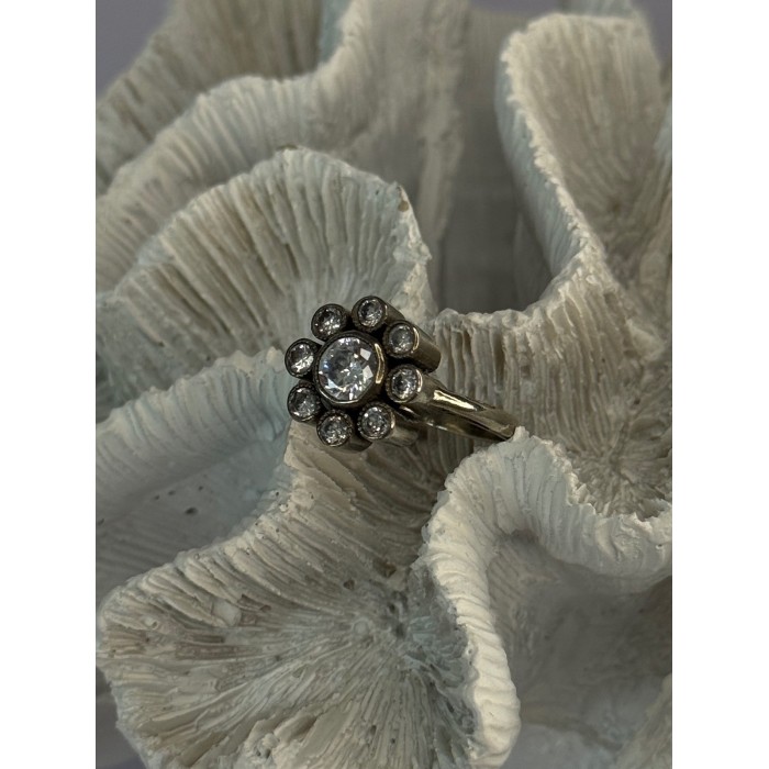 925 Sterling Silver CZ Flower Ring Size 9