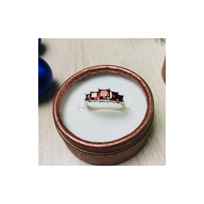 925 Sterling Silver Garnets Ring Size 9