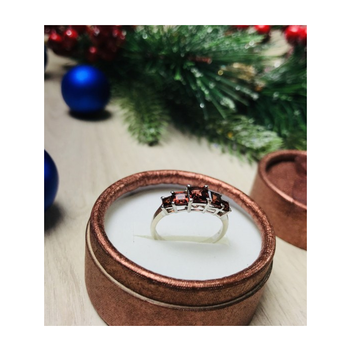 925 Sterling Silver Garnets Ring Size 9