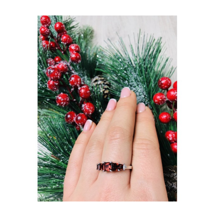 925 Sterling Silver Garnets Ring Size 9