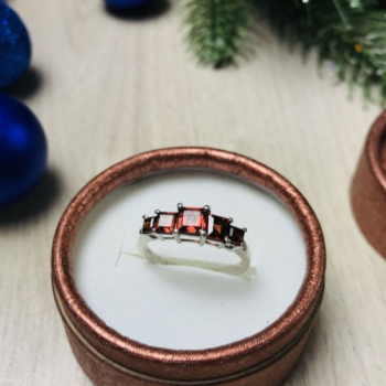 925 Sterling Silver Garnets Ring Size 9