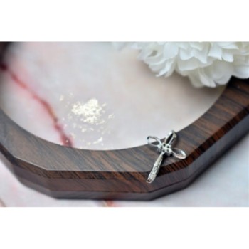 10K WHITE GOLD WHITE SAPPHIRES PENDANT