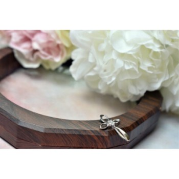 10K WHITE GOLD WHITE SAPPHIRES PENDANT