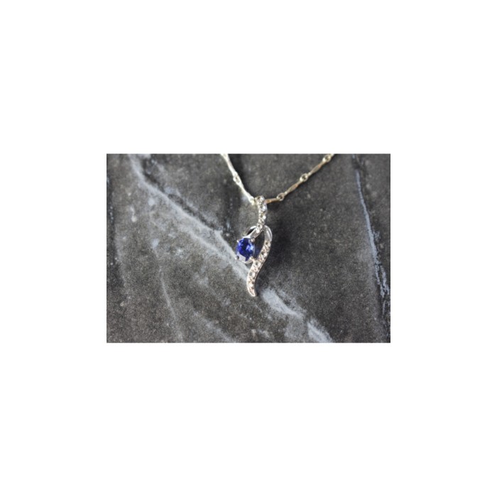 925 STERLING SILVER LONDON BLUE & WHITE TOPAZ CHAIN WITH PENDANT(2)