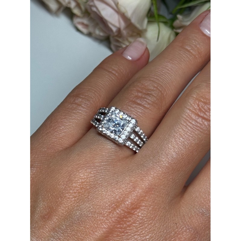 925 Sterling Silver CZ Ring Size 6