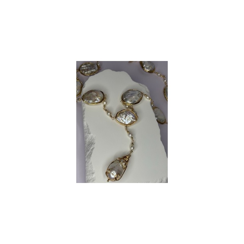 GOLD PLATED PEARL NECKLACE APPROX LENGTH 30 INCH THE BOTTOM OF PENDANT 3 INCH