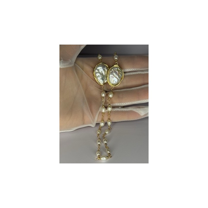 GOLD PLATED PEARL NECKLACE APPROX LENGTH 30 INCH THE BOTTOM OF PENDANT 3 INCH